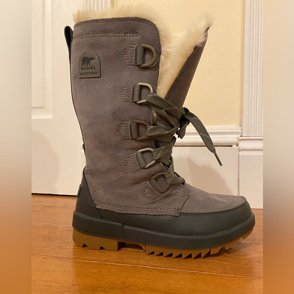 Sorel Snow boots (size 8)